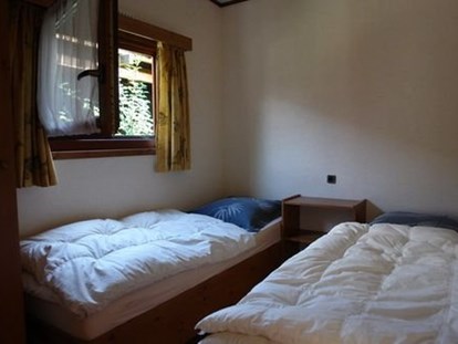 Luxury camping - Preisniveau: gehoben - Valais - Getrennte Zimmer  - Camping Swiss-Plage Chalet am Camping Swiss-Plage
