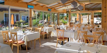 Luxuscamping - Terrasse - Wallis - Restaurant - Camping de la Sarvaz Klassische Mietchalets am Camping de la Sarvaz