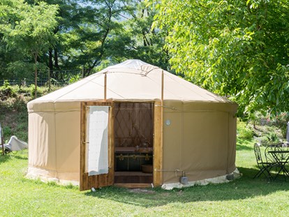 Luxuscamping - Preisniveau: moderat - Tessin - Camping Bellinzona Mongolische Jurte am Camping Bellinzona
