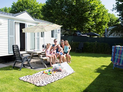 Luxuscamping - TV - Belgien - Camping Klein Strand Chalets für 6 Personen auf Camping Klein Strand