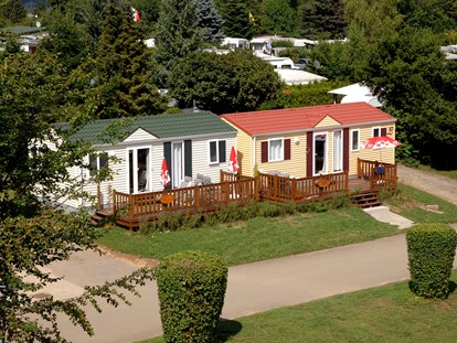 Luxury camping - Sonnenliegen - Schwarzwald - Moderne und ansprechend eingerichtete Mobilhomes
 - Camping Schüttehof Mobilheime auf Camping Schüttehof