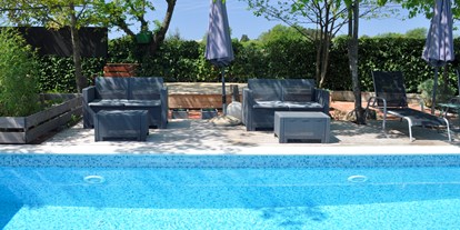 Luxuscamping - WC - Istrien - Open air relax pool area - B&B Suite Mobileheime für 2 Personen mit eigenem Garten B&B Suite Mobileheime für 2 Personen mit eigenem Garten