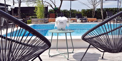 Luxuscamping - WC - Istrien - Open air relax pool area - B&B Suite Mobileheime für 2 Personen mit eigenem Garten B&B Suite Mobileheime für 2 Personen mit eigenem Garten