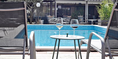 Luxuscamping - Preisniveau: exklusiv - Rovinj - Open air relax pool area - B&B Suite Mobileheime für 2 Personen mit eigenem Garten B&B Suite Mobileheime für 2 Personen mit eigenem Garten