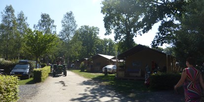 Luxuscamping - Terrasse - Ardennen / Diekirch - Camping Fuussekaul Gemütlich eingerichtete Safarizelte auf Camping Fuussekaul