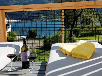 Luxury camping - getrennte Schlafbereiche - Faaker-/Ossiachersee - Terrasse Tiny-SeeLodge - Seecamping Hoffmann Seecamping Hoffmann - SeeLodges