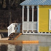 Luxuscamping: "Am Schilf" - Dingdener Heide: Seehaus direkt am See mit eigener Seeterrasse