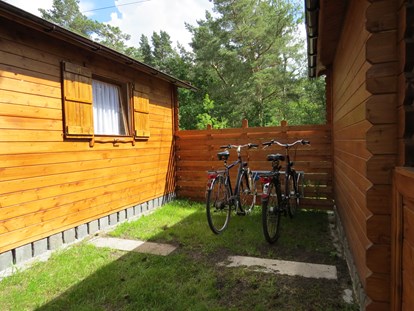 Luxury camping - Terrasse - Mecklenburg-Western Pomerania - Campingpl. NATURCAMP Pruchten Blockhütten