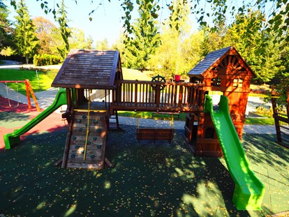 Luxuscamping - Art der Unterkunft: Baumhaus - Kroatien - Spielplatz - Plitvice Holiday Resort Holzhaus auf Plitvice Holiday Resort