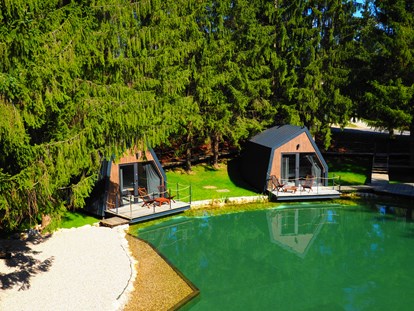 Luxuscamping - Parkplatz bei Unterkunft - Kvarner - Haus am See - Plitvice Holiday Resort Haus am See auf Plitvice Holiday Resort