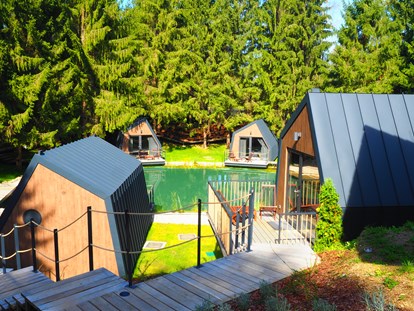 Luxury camping - Parkplatz bei Unterkunft - Kvarner - Haus am See - Plitvice Holiday Resort Haus am See auf Plitvice Holiday Resort