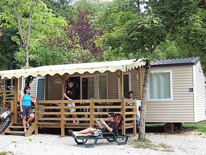 Luxury camping - Kochmöglichkeit - Franche-Comté - Domaine de Chalain Mobilheime Family auf Domaine de Chalain