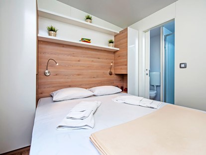 Luxuscamping - Unterkunft alleinstehend - Istrien - Camping Resort Lanterna - Meinmobilheim Mediteran Comfort Family auf dem Camping Resort Lanterna