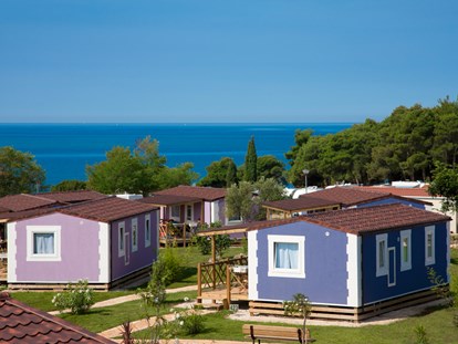 Luxuscamping - Gartenmöbel - Istrien - Campingplatz Aminess Sirena - Meinmobilheim Sirena Premium auf dem Campingplatz Aminess Sirena