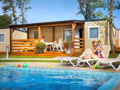 Luxury camping - TV - Istria - Campingplatz Valkanela - Meinmobilheim Premium auf dem Campingplatz Valkanela