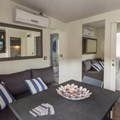 Glampingunterkunft: Campingplatz Porton Biondi - Meinmobilheim: Mediteran Premium Seaview auf dem Campingplatz Porton Biondi