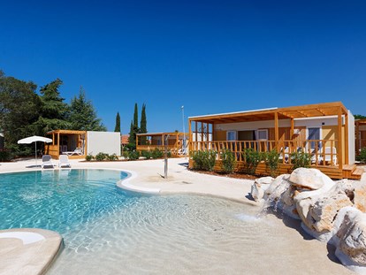 Luxury camping - Croatia - Campingplatz Polari - Meinmobilheim Premium auf dem Campingplatz Polari
