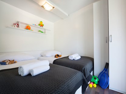 Luxuscamping - Kühlschrank - Istrien - Campingplatz Polari - Meinmobilheim Standard auf dem Campingplatz Polari