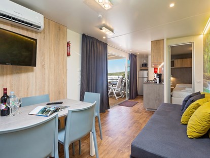 Luxuscamping - TV - Istrien - Campingplatz Veštar - Meinmobilheim Oasis Family auf dem Campingplatz Veštar