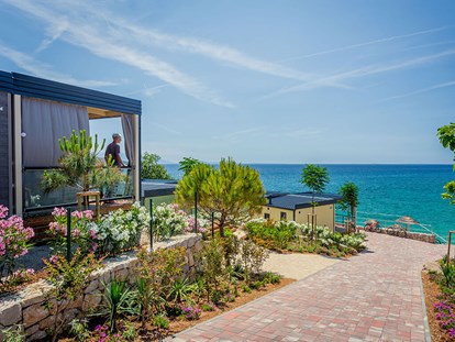 Luxuscamping - Dusche - Zadar - Šibenik - Ježevac Premium Camping Resort - Meinmobilheim Lungomare Premium Family auf dem Ježevac Premium Camping Resort