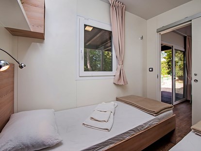 Luxury camping - Rijeka - Campingplatz Selce - Meinmobilheim Mediteran Comfort Family Seaside auf dem Campingplatz Selce