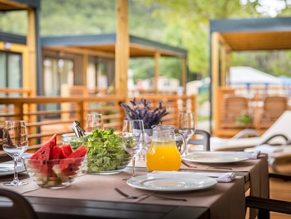 Luxuscamping - Kochmöglichkeit - Rab - San Marino Camping Resort - Meinmobilheim Lopar Garden Premium auf dem San Marino Camping Resort
