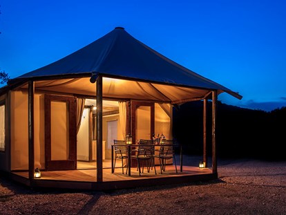 Luxuscamping - Terrasse - Dalmatien - Campingplatz Navis - Meinmobilheim Splendid Retreat auf dem Campingplatz Navis