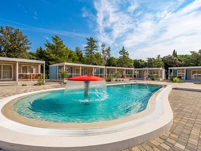 Luxury camping - Preisniveau: exklusiv - Dalmatia - Campingplatz Straško - Meinmobilheim Mediteran Superior auf dem Campingplatz Straško
