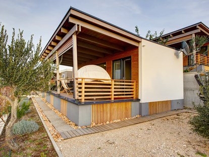 Luxury camping - Preisniveau: exklusiv - Dalmatia - Campingplatz Rehut - Meinmobilheim Mirta auf dem Campingplatz Rehut