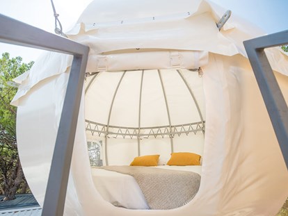 Luxury camping - Preisniveau: exklusiv - Split - Süd - Campingplatz Medora Orbis - Meinmobilheim Couple Glamping Pod auf dem Campingplatz Medora Orbis