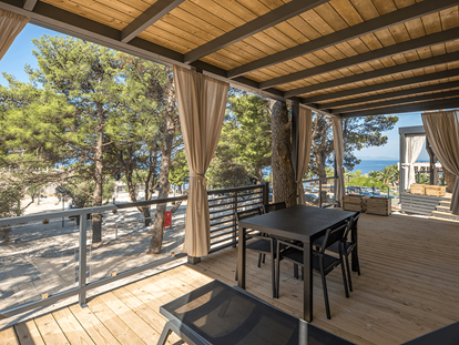 Luxuscamping - Kochmöglichkeit - Split - Dubrovnik - Campingplatz Medora Orbis - Meinmobilheim Superior auf dem Campingplatz Medora Orbis