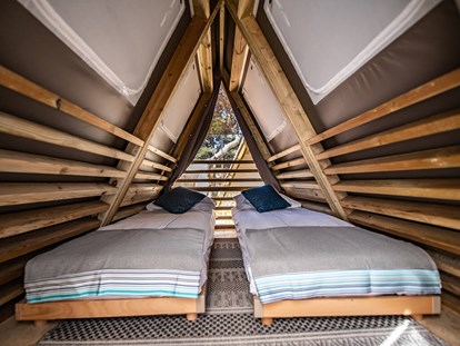 Luxury camping - Dusche - Pula - Arena One 99 Glamping - Meinmobilheim Premium two bedroom lodge tent auf dem Arena One 99 Glamping