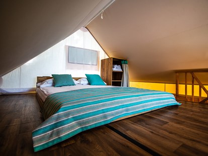 Luxuscamping - Preisniveau: exklusiv - Istrien - Arena One 99 Glamping - Meinmobilheim Premium two bedroom safari loft tent auf dem Arena One 99 Glamping