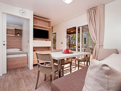 Luxuscamping - Preisniveau: exklusiv - Kvarner - Campingplatz Klenovica - Meinmobilheim Mediteran Premium Seaview auf dem Campingplatz Klenovica