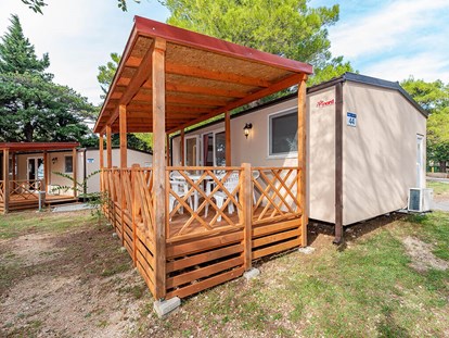 Luxury camping - Preisniveau: gehoben - Zadar - Campingplatz Bluesun Paklenica - Meinmobilheim Dalmacija 4+2 auf dem Campingplatz Bluesun Paklenica