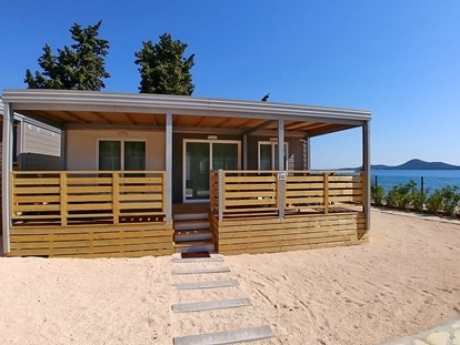 Luxuscamping - Dusche - Dalmatien - Campingplatz Ljutić - Meinmobilheim Mediteran Superior Seaview auf dem Campingplatz Ljutić