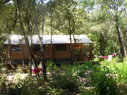 Luxury camping - Terrasse - Gard - Mille Etoiles Lodgezelte auf Mille Etoiles
