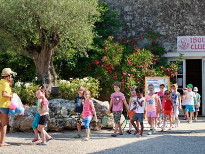Luxuscamping - Kühlschrank - Charente-Maritime - Der ibou Club für kleine und grosse Kinder ab 4 bis 12 Jahre - Séquoia Parc Cottage Safari 4 auf Séquoia Parc