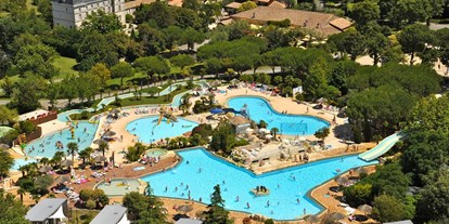 Luxuscamping - Poitou-Charentes - Schwimmparadies, 2 000 m² Wasser, geräumige Terrassen, 4 Schwimmbäder wovon drei beheizt,  Rutschen, ein Jacuzzi, Springbrunnen, ein Kinderwasserspielplatz, ein Fluss und Aquabar, unser schönes Schwimmbäderkomplex ist ein Paradies für die ganze Familie. - Séquoia Parc Cottage Safari 4 auf Séquoia Parc
