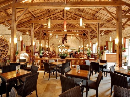 Luxuscamping - Preisniveau: günstig - Süd - Charente-Maritime - Restaurant 'Le Carrousel', Camping Séquoia Parc - Séquoia Parc Cottage Safari 4 auf Séquoia Parc