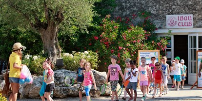 Luxuscamping - Poitou-Charentes - Der Ibou Club für kleine unde grosse Kinder ab 4 bis 12 Jahre. - Séquoia Parc Chalet VIP Bali 4/5 auf Séquoia Parc