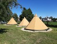 Glampingunterkunft: Unsere 3 neuen Indianerzelte: 2 kleine Tipis für bis zu jeweils 6 Personen, 2 großes Tipi für bis zu 12 Personen. - Tipis Camping Park Gohren