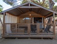 Glampingunterkunft: Ecoluxe Zelt 4/5 Personen 2 Zimmer Klimaanlage Badezimmer von Vacanceselect auf Camping La Masia