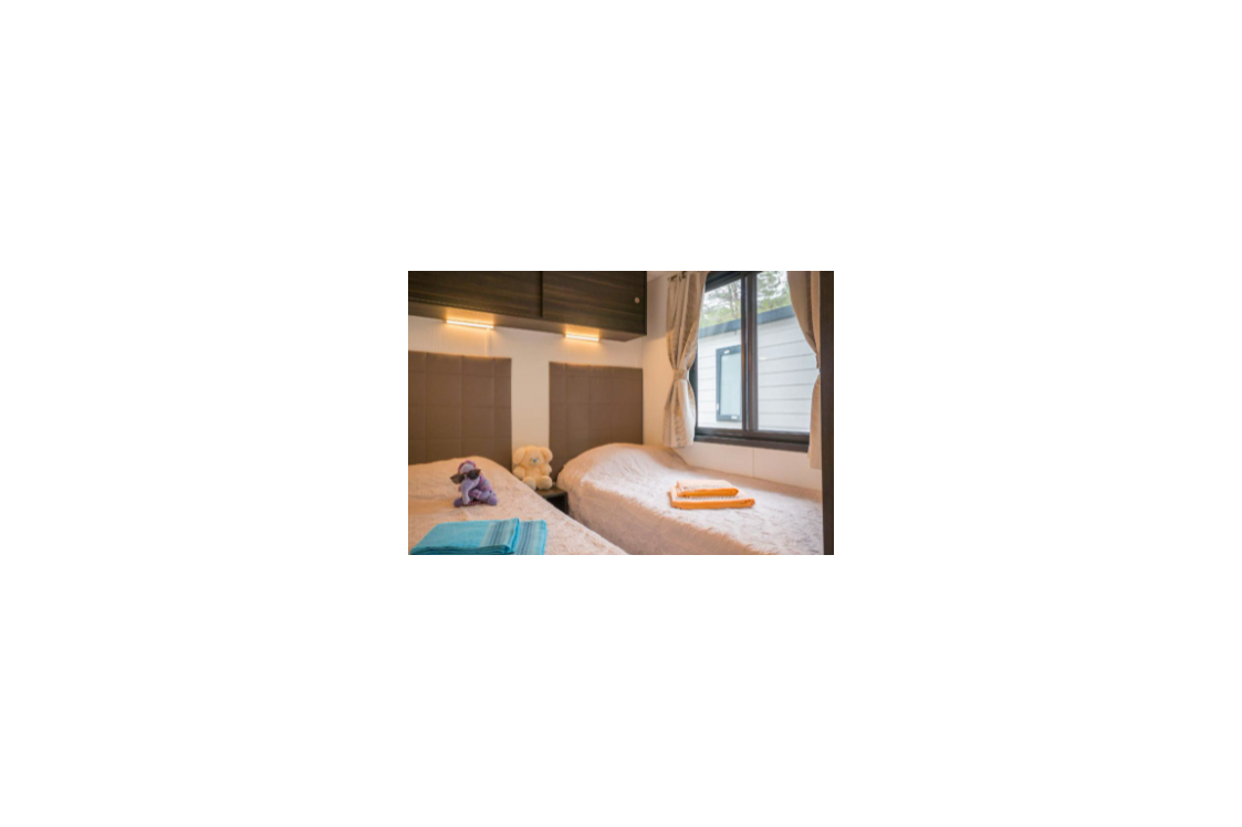 Glampingunterkunft: Mobilheim Moda 6 Personen 3 Zimmer Klimaanlage Geschirrspüler von Vacanceselect auf Camping Solaris