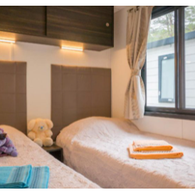 Glampingunterkunft: Mobilheim Moda 6 Personen 3 Zimmer Klimaanlage Geschirrspüler von Vacanceselect auf Camping Lanterna