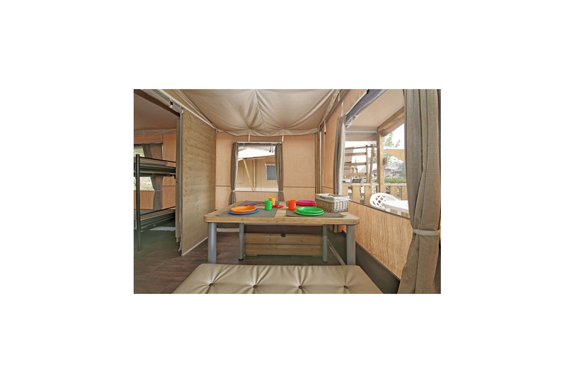 Glampingunterkunft: Lodgezelt Deluxe 5/6 Personen 2 Zimmer Badezimmer von Vacanceselect auf Camping Le Pianacce