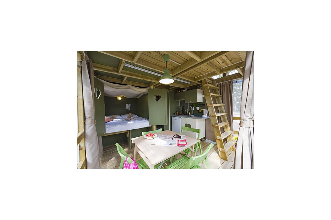 Glampingunterkunft: Airlodge 4 Personen 2 Zimmer Badezimmer von Vacanceselect auf Camping Etruria