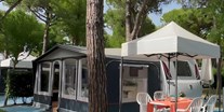 Luxuscamping - Klimaanlage - Außenansicht - camping-in-venedig.de -WMC BUSCHMANN wohnen-mieten-campen at Union Lido Deluxe Caravan mit Doppelbett / Dusche