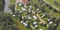 Luxuscamping - Donauraum - Luftbildaufnahme Camping Au an der Donau - Camping Au an der Donau Schlaf-Fässer auf Camping Au an der Donau