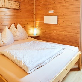Glampingunterkunft: Schlafzimmer Aifnerblick - Blockhütte Aifnerblick Camping Dreiländereck Tirol